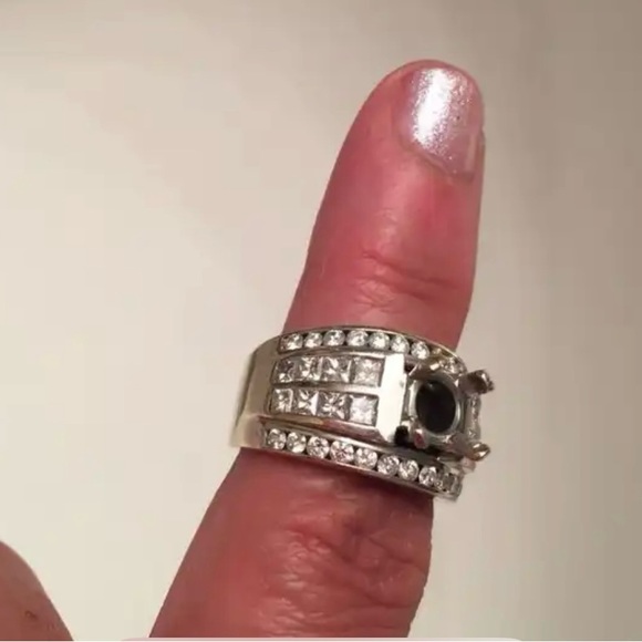 Women’s beautiful natural Diamond Wedding ring w/appraisal - Picture 9 of 10